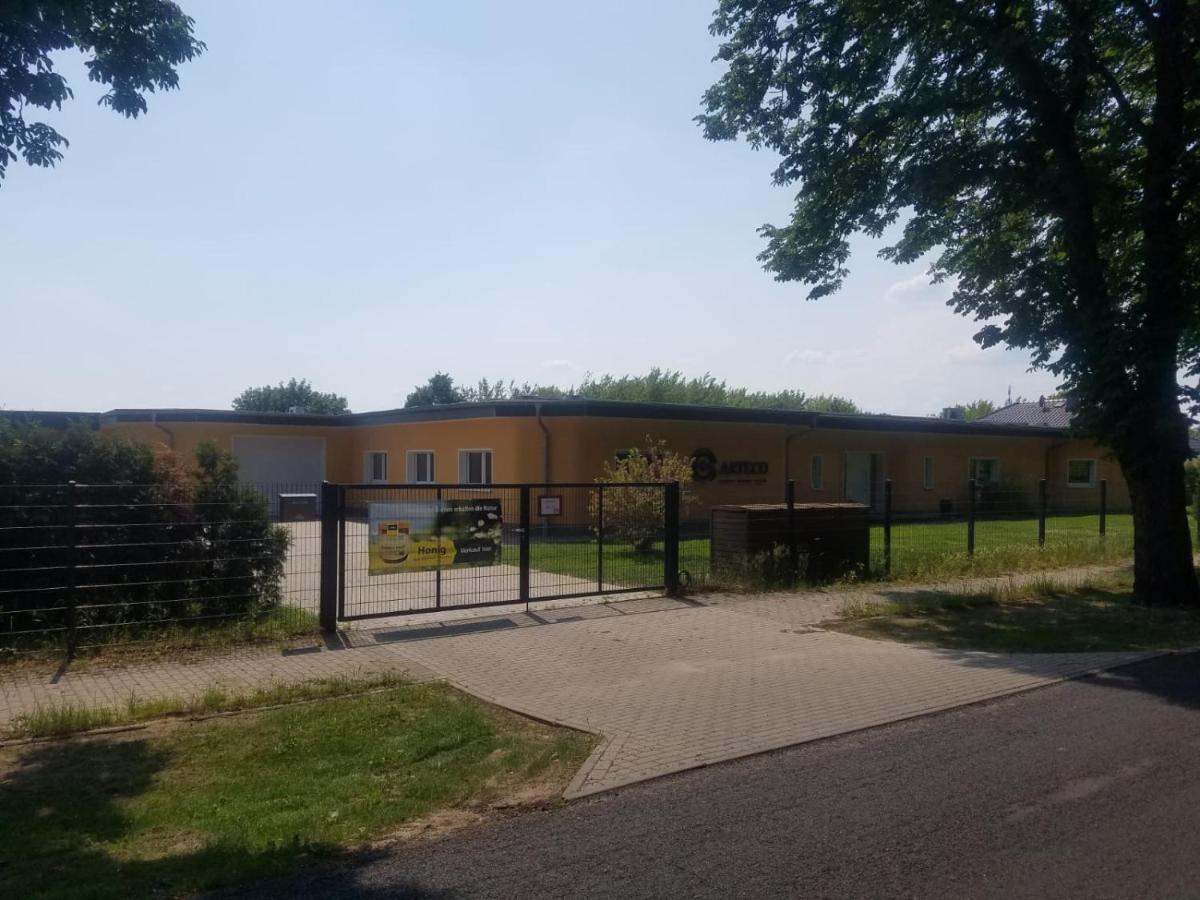 Ferienhaus Zum Imker Velten Exterior photo